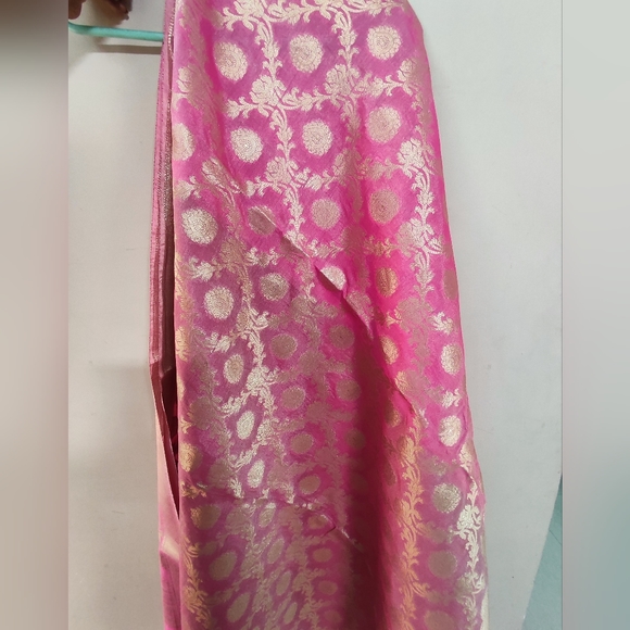 Pink Banarasi Dupatta - Picture 2 of 4